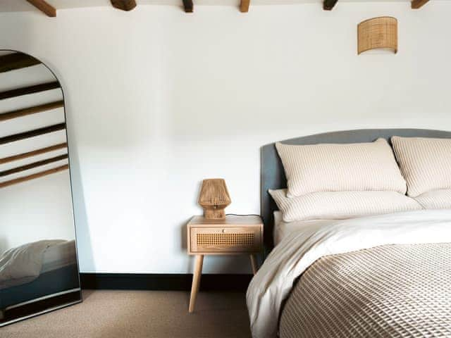 Kingsize bedroom | The Snug, Combe Martin