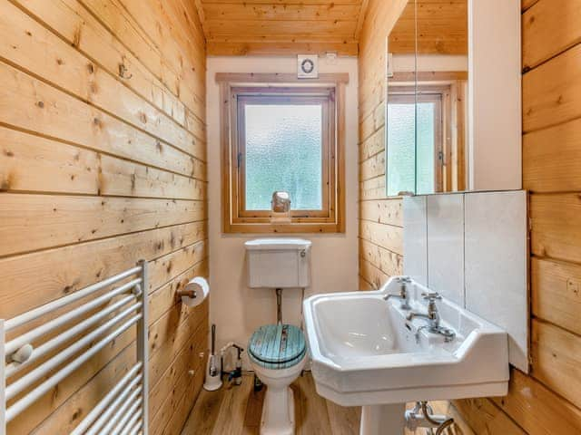 Bathroom | Mayfield Lodge - Mayfield Retreats, Burton Pedwardine, near Sleaford