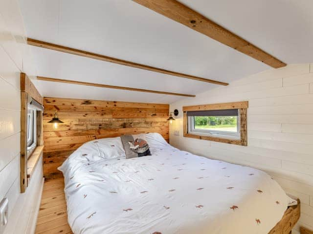 Double bedroom | Hawthorns Glamping- Fox Tiny House - Hawthorns Glamping, Foxley, near Dereham