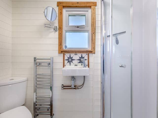 Shower room | Hawthorns Glamping- Fox Tiny House - Hawthorns Glamping, Foxley, near Dereham