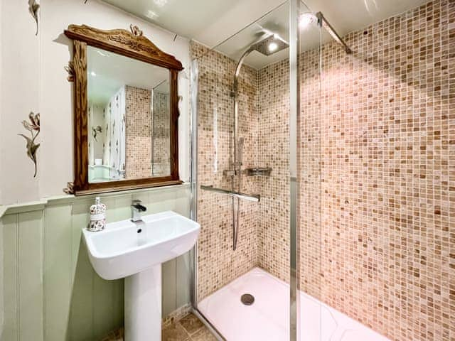 Shower room | Cottage 3 - Oaklands Farm, East Tytherley