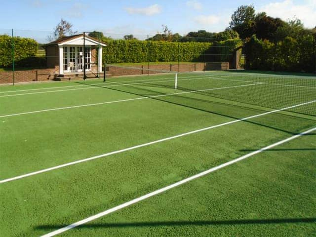 Tennis court | Cottage 3 - Oaklands Farm, East Tytherley