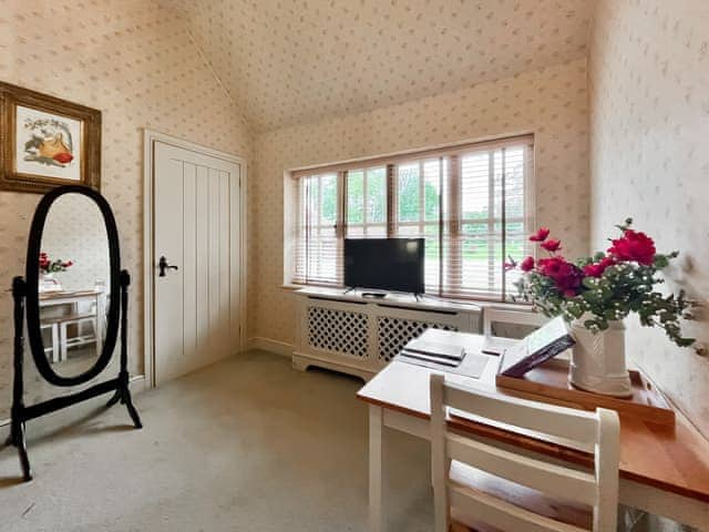 Double bedroom | Oaklands Farm- Cottage 1 - Oaklands Farm, East Tytherley