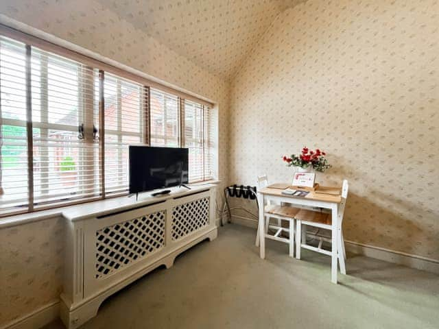 Double bedroom | Oaklands Farm- Cottage 1 - Oaklands Farm, East Tytherley