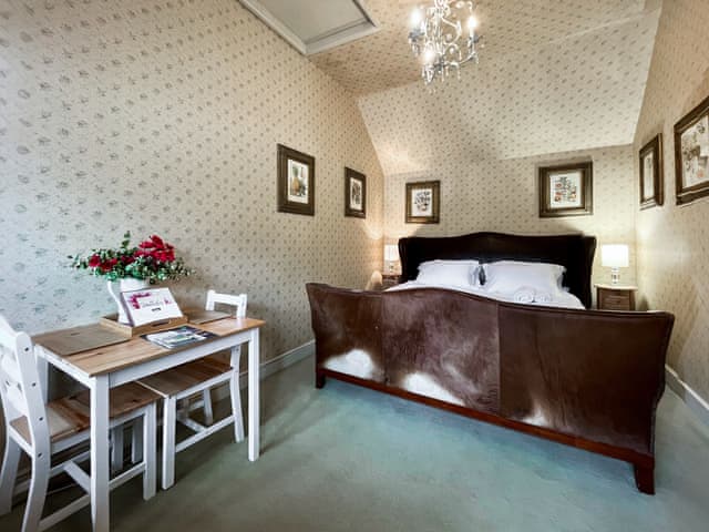 Double bedroom | Oaklands Farm- Cottage 1 - Oaklands Farm, East Tytherley