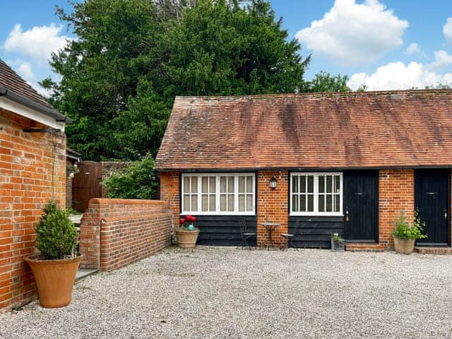 Exterior | Oaklands Farm- Cottage 1 - Oaklands Farm, East Tytherley