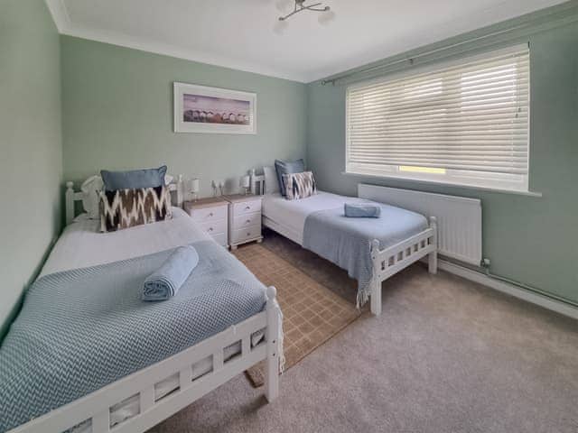 Twin bedroom | The Cottage at Boscobel, Brockenhurst
