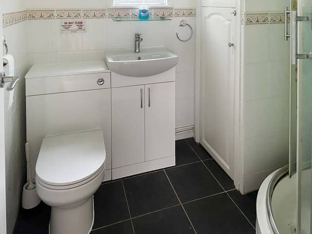 Shower room | Owl Lodge - Tawny Farm Cottages, Forncett St Peter, near Long Stratton