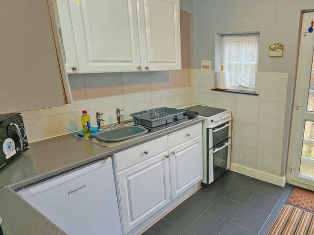 Kitchen | Tracara Apartment - Tracara, Horning, near Norwich