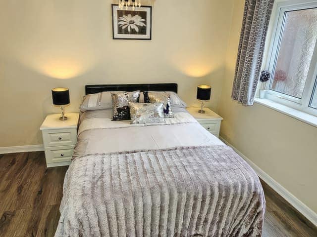 Double bedroom | Tracara Apartment - Tracara, Horning, near Norwich