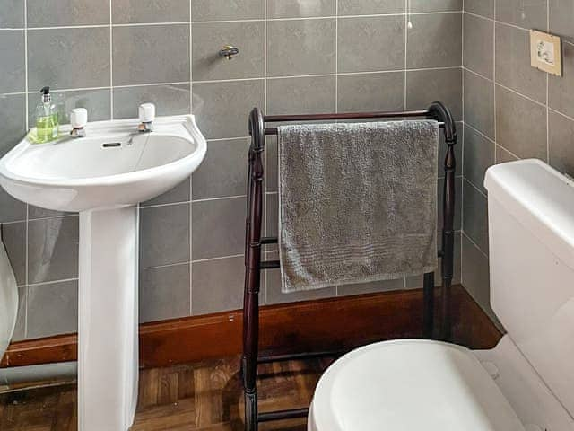 Bathroom | Mews End Cottage, Middleham, near Leyburn