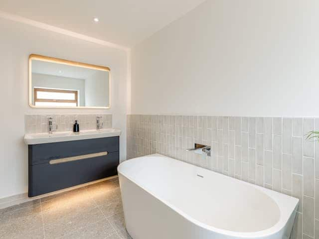 Bathroom | Juglans Barn, Belper