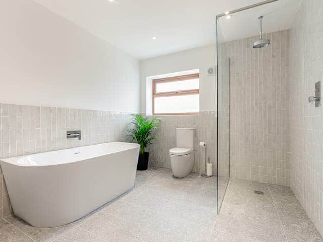 Bathroom | Juglans Barn, Belper