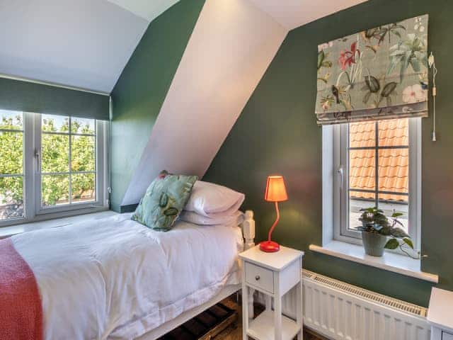 Twin bedroom | The Old Cottage and Field View Annex, Walcott