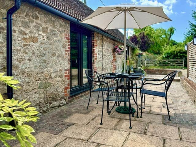 Sitting-out-area | Hop Cottage, Sellindge, near Folkestone