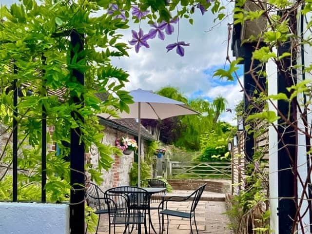 Sitting-out-area | Hop Cottage, Sellindge, near Folkestone