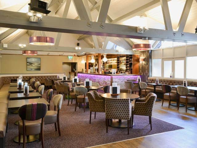 Lovely restaurant and bar facilities available on-site | Villa 9, Cromer