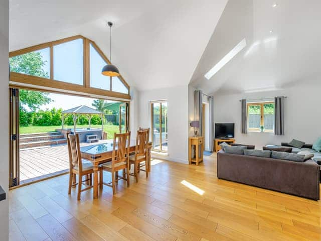 Open plan living space | Chestnut Lodge, Sutton Valence, near Maidstone