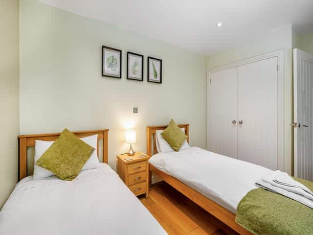 Twin bedroom | Chestnut Lodge, Sutton Valence, near Maidstone