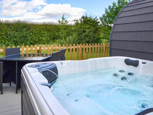 Hot tub | Sycamore - Graffitoe Farm Holidays, Hunmanby