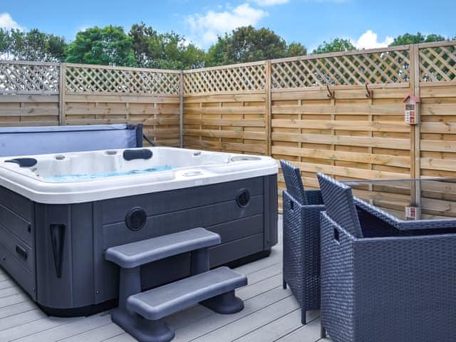 Hot tub | Sycamore - Graffitoe Farm Holidays, Hunmanby