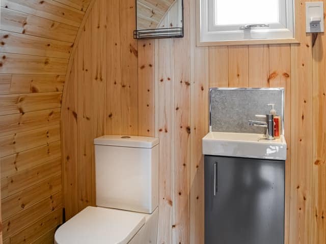 Bathroom | Hawthorn - Graffitoe Farm Holidays, Hunmanby