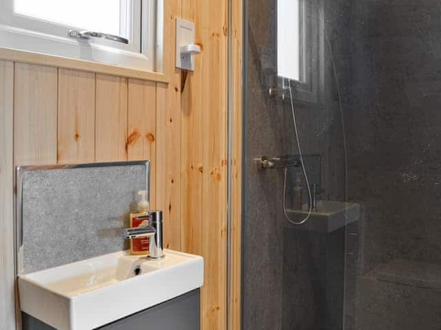 Bathroom | Hawthorn - Graffitoe Farm Holidays, Hunmanby