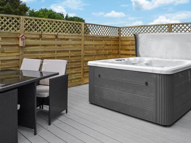 Hot tub | Hawthorn - Graffitoe Farm Holidays, Hunmanby