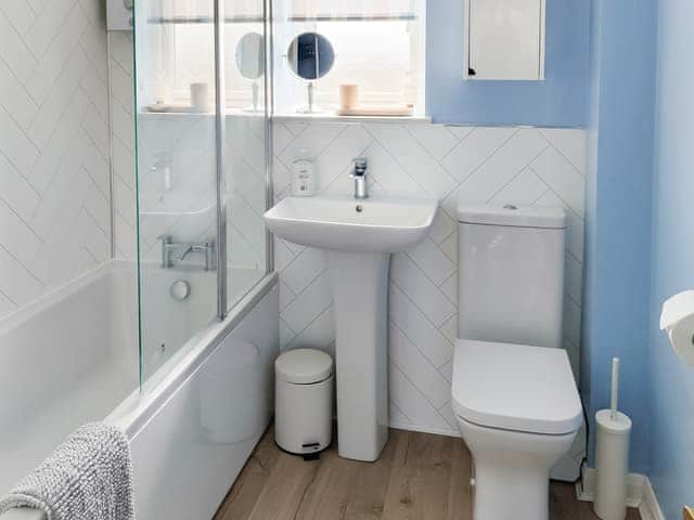 Bathroom | Erskine Cottage, Seahouses