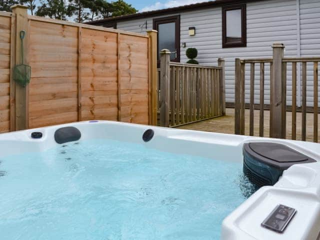 Hot tub | Oak Lodge - Wilberfoss Holiday Park, Wilberfoss, near York