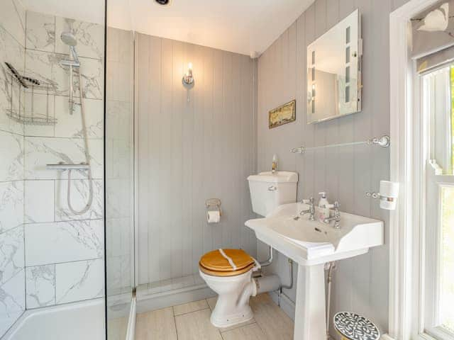 Bathroom | Jockhedge- The Farmhouse - Jockhedge, Burgh Le Marsh, near Skegness