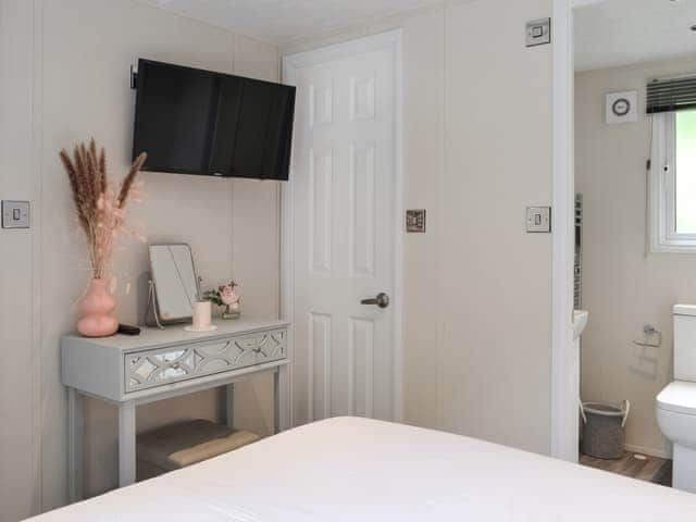 Double bedroom | Pond&rsquo;s View, Sewerby