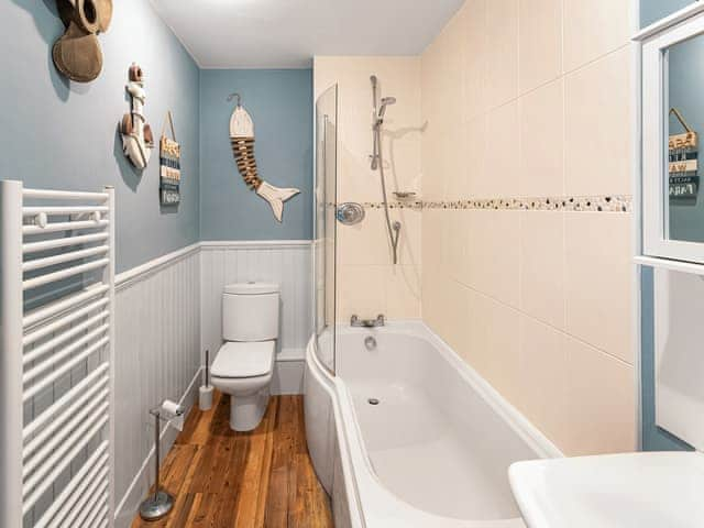 Bathroom | Smugglers Den, Beadnell