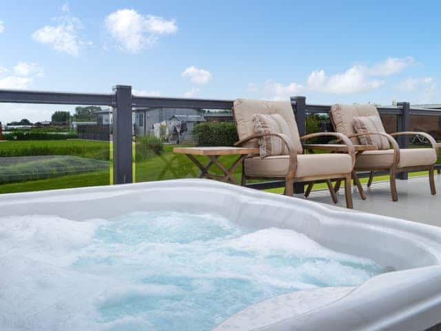 Hot tub | Reel Paradise - The Laurels, Addlethorpe, near Skegness