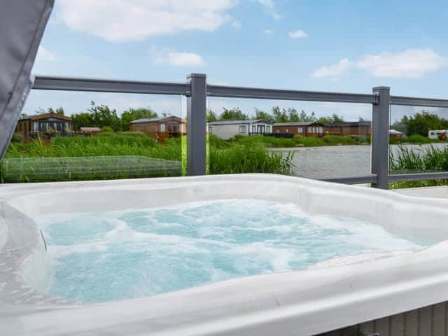 Hot tub | Sandy Shore - The Laurels, Addlethorpe, near Skegness