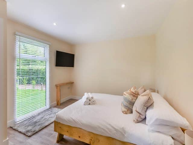 Double bedroom | Chestnut Lodge - Woodland Cottages, Halstead