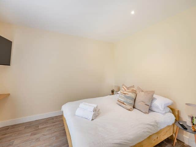 Double bedroom | Chestnut Lodge - Woodland Cottages, Halstead