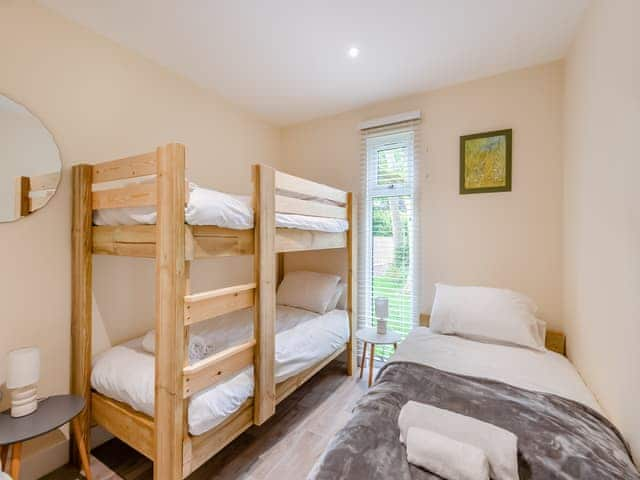 Bunk bedroom | Chestnut Lodge - Woodland Cottages, Halstead