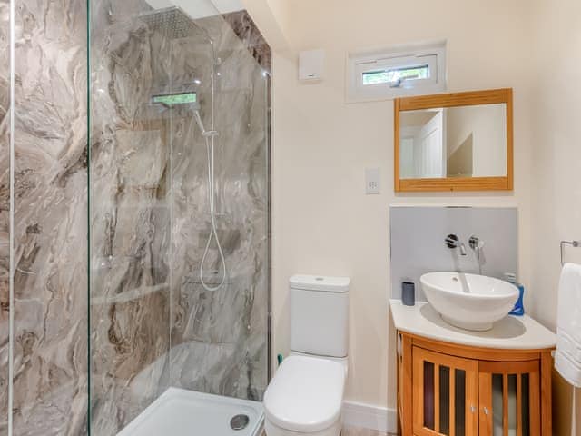 Bathroom | Chestnut Lodge - Woodland Cottages, Halstead