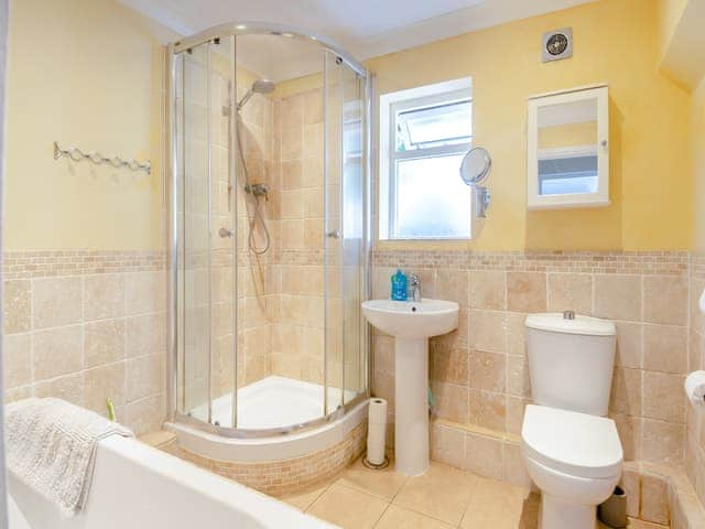 Bathroom | Sea View Cottage - Sea View Cottages, Felixstowe