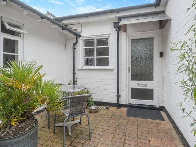 Sitting-out-area | Sea View Cottage - Sea View Cottages, Felixstowe