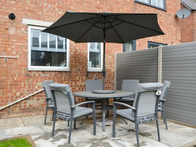 Sitting-out-area | Rose & Jay House, Bridlington