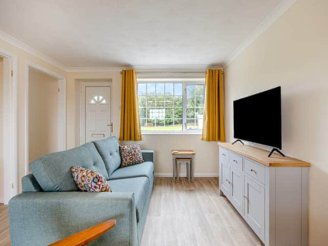 Open plan living space | Oak - The Hollies Country Cottages, Burgh Le Marsh