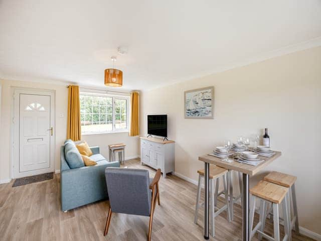 Open plan living space | Cherry - The Hollies Country Cottages, Burgh Le Marsh