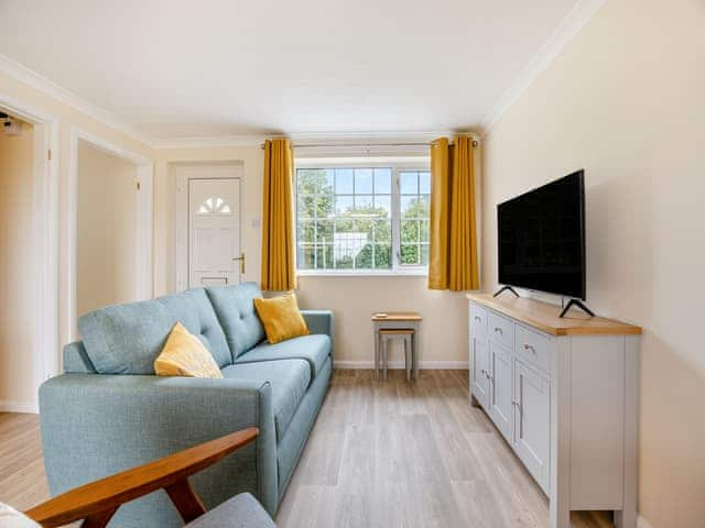 Open plan living space | Cherry - The Hollies Country Cottages, Burgh Le Marsh