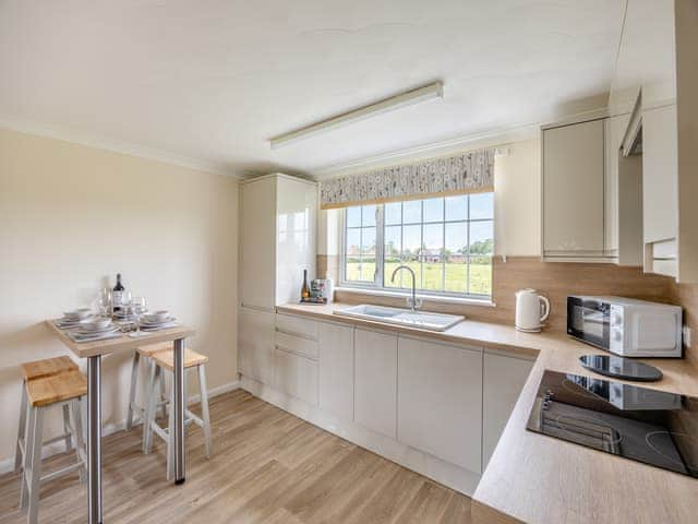 Open plan living space | Cherry - The Hollies Country Cottages, Burgh Le Marsh