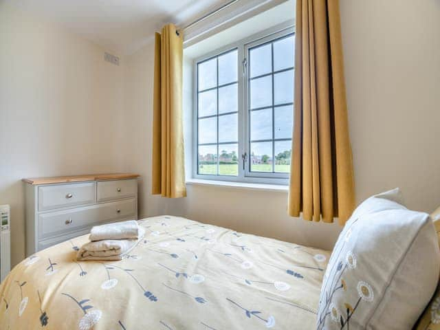 Twin bedroom | Cherry - The Hollies Country Cottages, Burgh Le Marsh