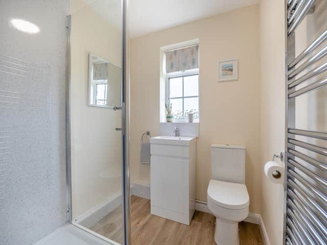 Bathroom | Cherry - The Hollies Country Cottages, Burgh Le Marsh