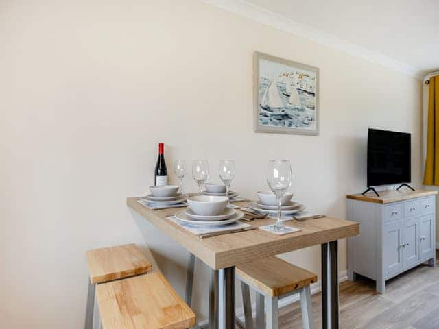 Open plan living space | Chestnut - The Hollies Country Cottages, Burgh Le Marsh