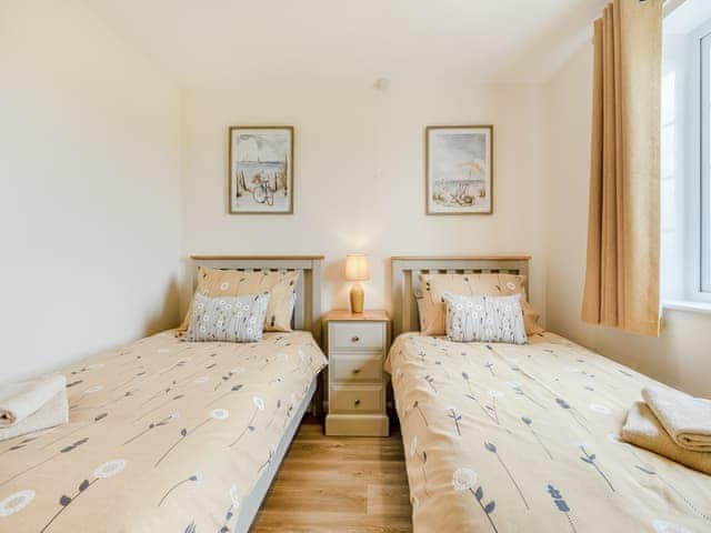 Twin bedroom | Chestnut - The Hollies Country Cottages, Burgh Le Marsh